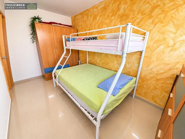 En Urbanizacion Serramar, Apartamento Esquinero, de 2 Dormitorios, Baño Completo, Terraza de 12 m2, Vistas Despejadas — 17