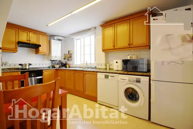 ADOSADO CON 3 TERRAZAS, BALCÓN, PISCINA Y GARAJE — 9
