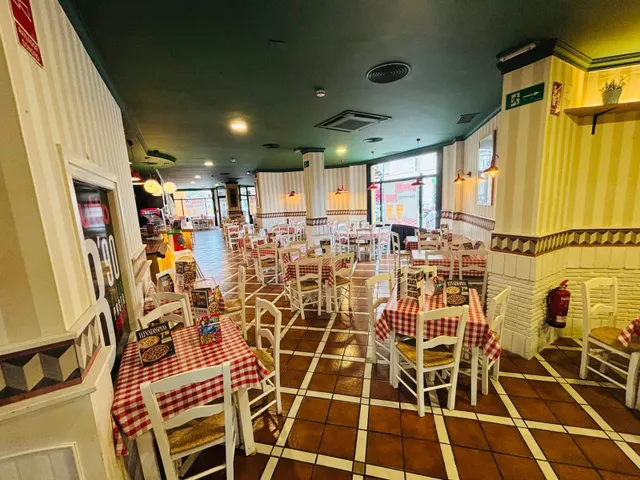 Ex. magnifico local comercial en zoco — 24