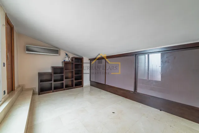 Casa adosada con piscina y garaje para 4 coches. — 32