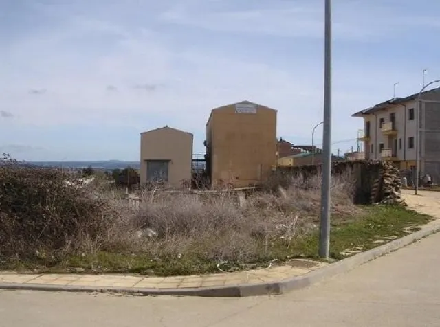 Urbis te ofrece una parcela urbana en venta en Guijuelo, Sal