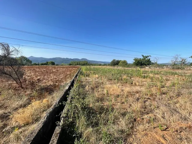 SE VENDE PARCELA CON CASETA — 25