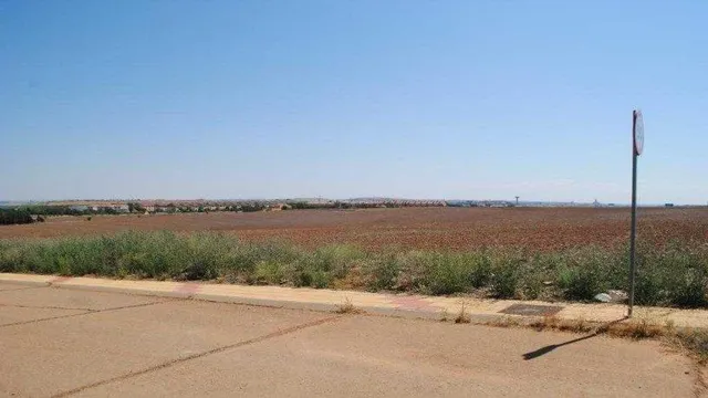 Urbis te ofrece una parcela en venta en Doñinos de Salamanca, Salamanca. — 2