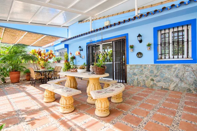 VENDE EN EXCLUSIVA CHALET INDEPENDIENTE EN COÍN — 42