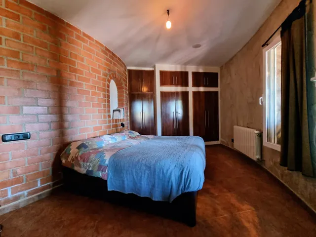 CASAS INDIVIDUALES  CON PARCELAS EN CIMBRIO (BARCENA DEL BIERZO) — 28
