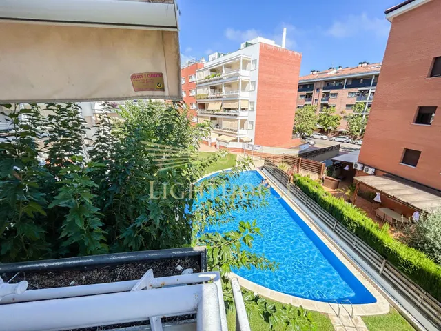 Piso exterior con balcón y piscina en tercera línea de mar, Lloret de Mar — 15