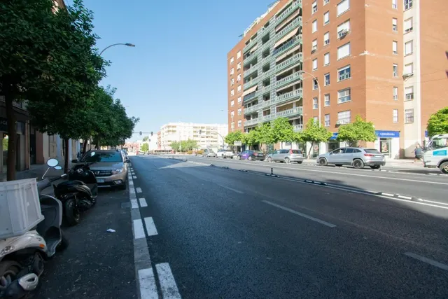 Bonito piso próximo a Santa Justa con terraza y ascensor. — 28