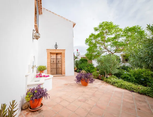 Casa de Campo Reformada en Villanueva de la Concepción: Paz, Elegancia y Vistas Únicas — 7