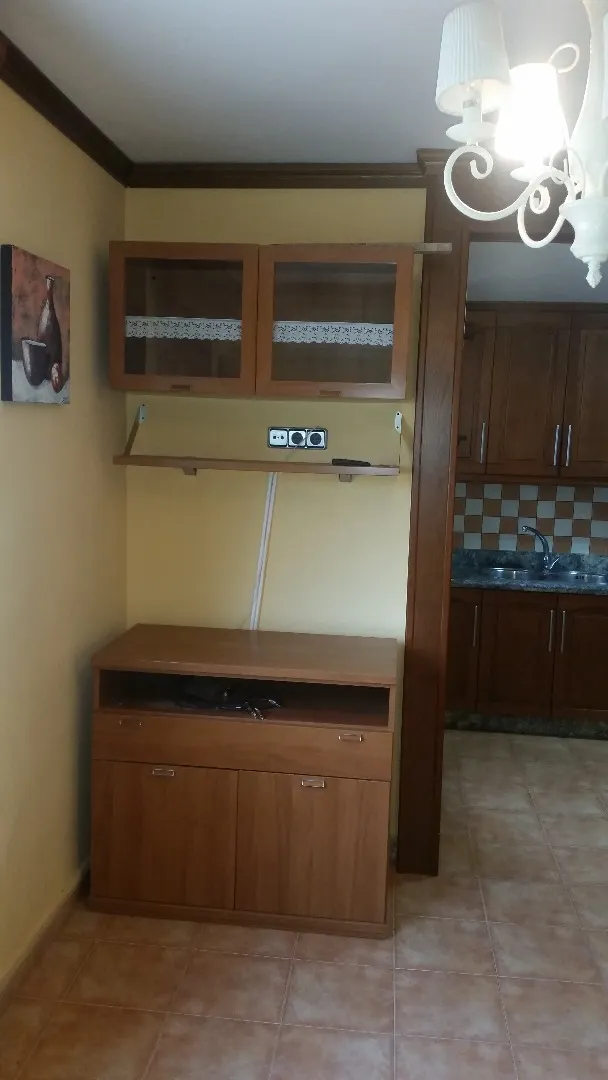 Vivienda de 120 metros más bar de 80 metros.
San Pedro. — 4