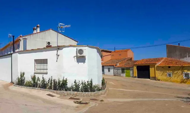 CASA EN ALDEACENTENERA + PARCELA — 13