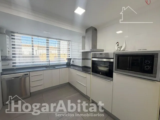 ¡Espectacular! Amplio, impecable y moderno con balcón, todo amueblado — 25