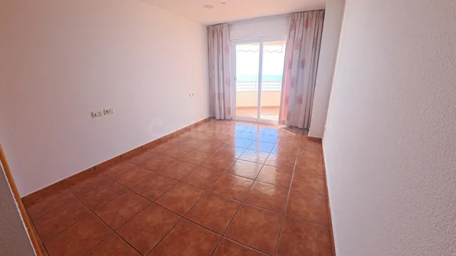 Piso de cuatro dormitorios con parking en primera línea de p - foto 5