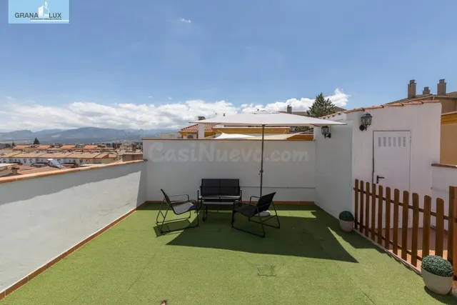 Ático con gran terraza y garaje en el centro de Alhendín – l