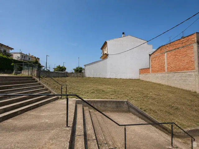 SOLAR URBANO IDEAL PARA VIVIENDA MODERNA CON PISCINA Y GARAJ - foto 3