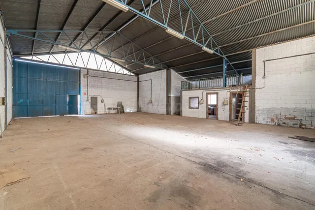 NAVE INDUSTRIAL DE 240M2 EN JUN-GRANADA — 2