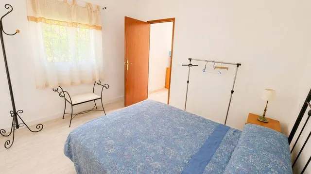 MAGNIFICO CHALET ADOSADO CON GRAN PARCELA, JARDIN Y PISCINA PRIVADA — 28