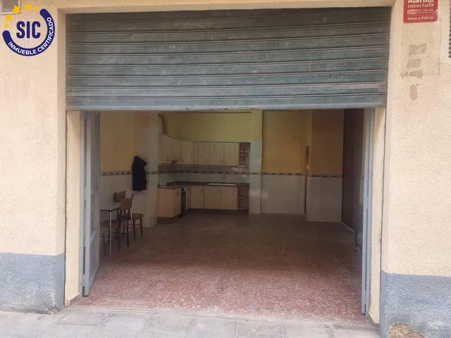 LOCAL COMERCIAL EN PROCESO DE CAMBIO A VIVIENDA CON PLAZA DE GARAJE — 16