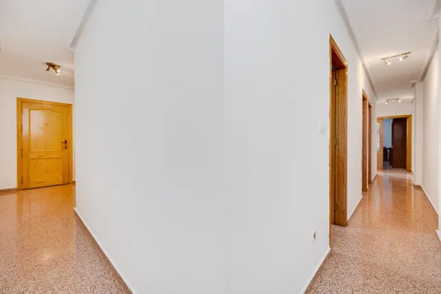 4 Dormitorios 2 baños  vivienda grande — 12
