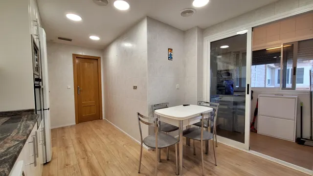 Piso de 3 dormitorios, 2 baños, plaza de garaje y trastero en la calle Azarbe del Papel — 10