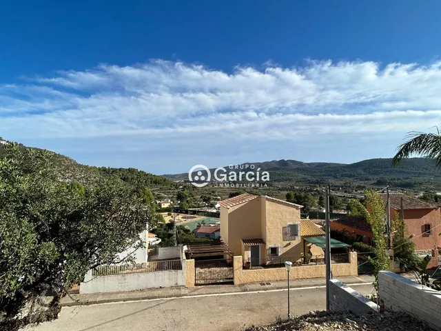 Parcela urbanizable a la venta en Alcalali. — 18