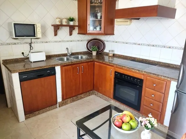 Magnífico edificio con dos viviendas independientes en Lepe – encanto andaluz y gran potencial de inversión — 3