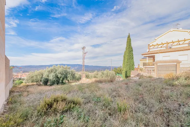 Se vende excelente parcela urbana de 439 m2, está en pendiente, pero  lista para construir, ubicada en una de las zonas residenciales más tranquilas y de mayor crecimiento de Dúrcal. — 10