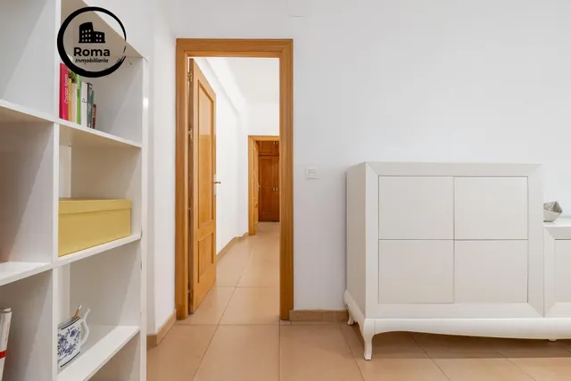 Piso de 87 m2 con 3 dormitorios en Pedro Antonio de Alarcón 27, junto a Recogidas — 31