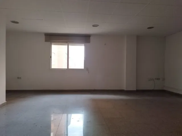ENTRESUELO PARA OFICINAS JUNTO CENTRO COMERCIAL VEGA PLAZA — 3
