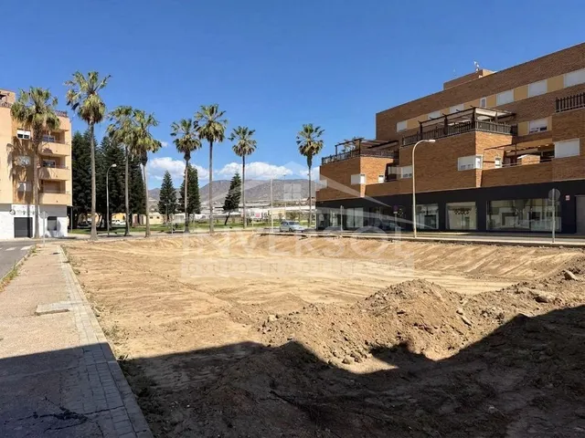 SOLAR EN EL CENTRO DE BALERMA - foto 3