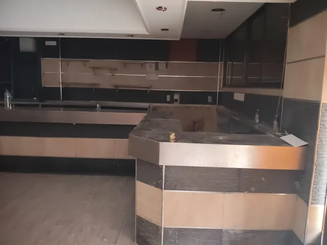 SE ALQUILA BAR EN CALLE LORENZO PARDO — 8