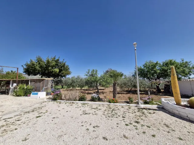 CASA CON TERRENO EN HONDON DE LAS NIEVES — 22