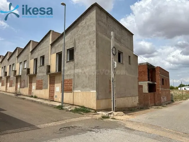 Venta de Casas Adosadas en construcción (WIP) en La Albuera  - foto 2
