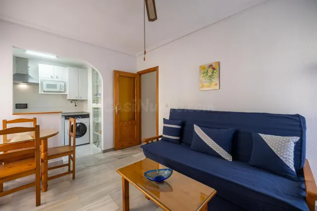 Apartamento de 1 dormitorio con dos terrazas en el centro de Torrevieja — 5