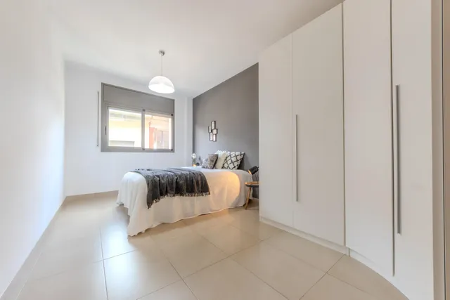 Vivienda construida en 2009, ubicada en zona tranquila residencial de Els Pallaresos. — 10