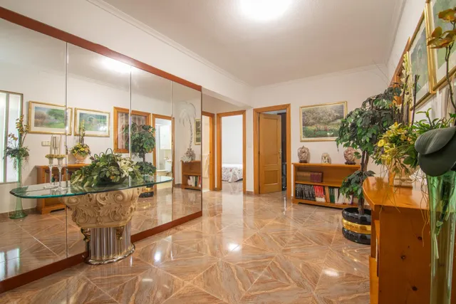 Chalet sito en Valverde con 6 habitaciones, 3 baños, piscina y garaje — 34