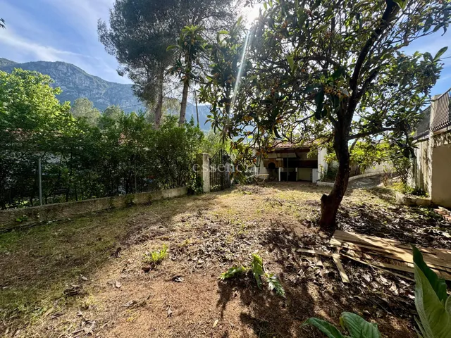 ESPECTACULAR CHALET EN LA DROVA — 45