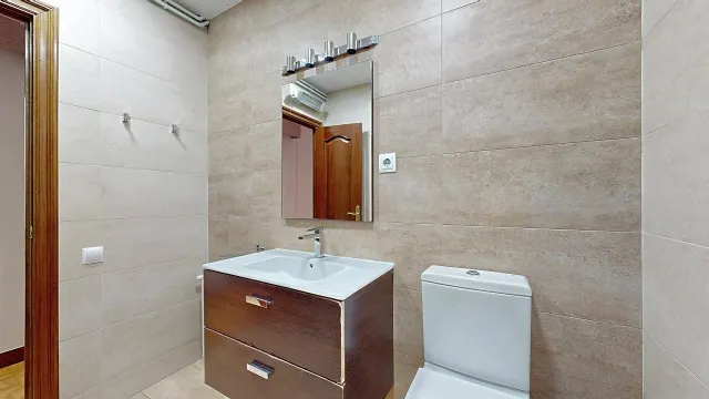Vivienda en quinta planta con vistas panorámicas, luminosa, con 5 amplias habitaciones. — 42