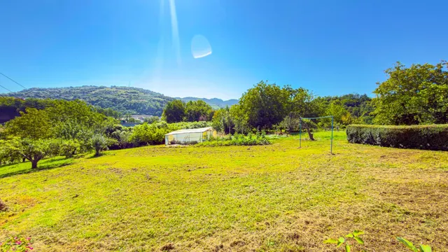 Caserío adosado con 16.277 m2 de terreno a un paso de Donostia — 31