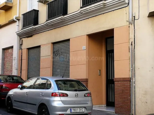 LOCAL EN CALLE CAPUCHINOS EN BRUTO APTO PARA CUALQUIER NEGOC
