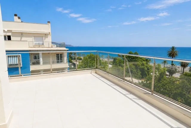 Ático con gran terraza y vistas al mar — 18