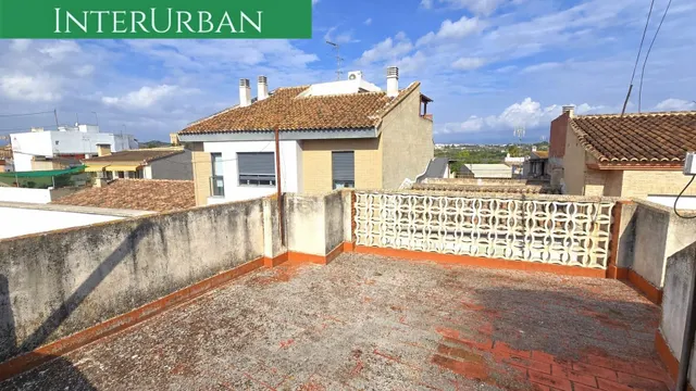 Oportunidad - Amplia casa de 197 m2 con 4 dormitorios y terraza en Benissanó — 40