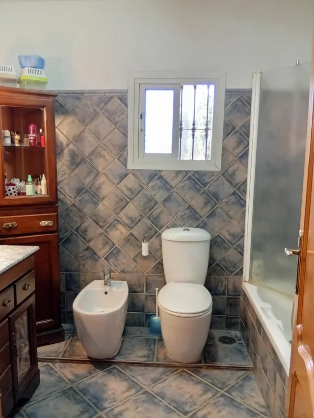 Casa adosada en esquina de 4 dormitorios, muy luminosa, con jardín privado y amplia terraza, cerca de Fuengirola — 17