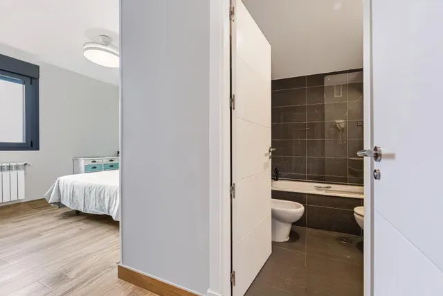 ÁTICO CON TERRAZA, GARAJE Y TRASTERO EN ADELFAS – 2 DORMITORIOS, 2 BAÑOS, PISCINA Y GIMNASIO — 19