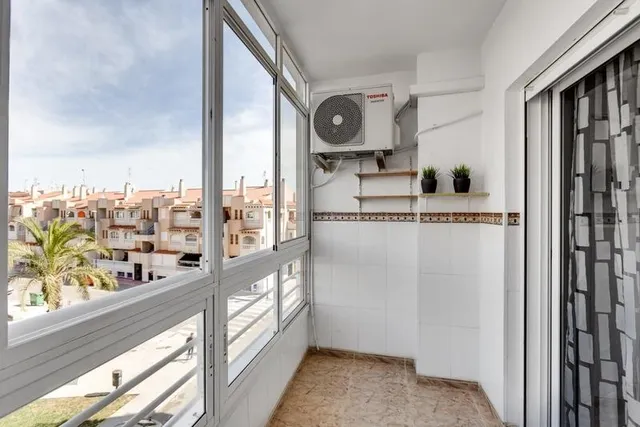 Increíble apartamento de 2 dormitorios cerca de la playa en Torrevieja — 7