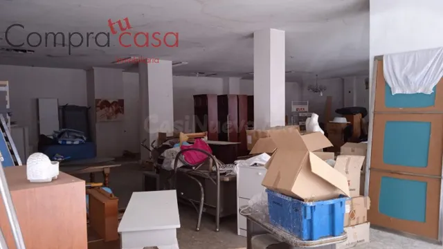 VENTA DE GRAN LOCAL COMERCIAL / TRASTEROS Y GARAJES - foto 2