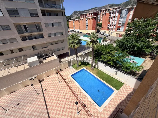 Piso con vistas en urbanización con piscina — 2