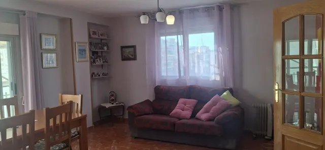 PISO DE TRES DORMITORIOS Y DOS BAÑOS A 300 METROS DE LA PLAYA — 2