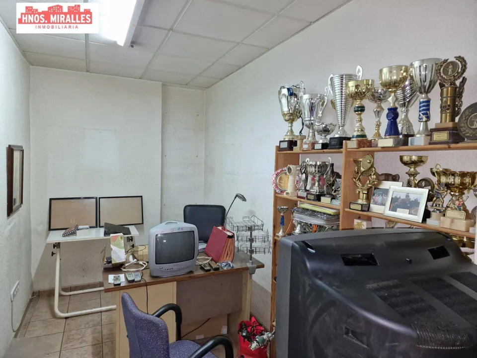 LOCAL COMERCIAL DISPONIBLE A LA VENTA, Y APTO PARA CUALQUIER TIPO DE NEGOCIO.