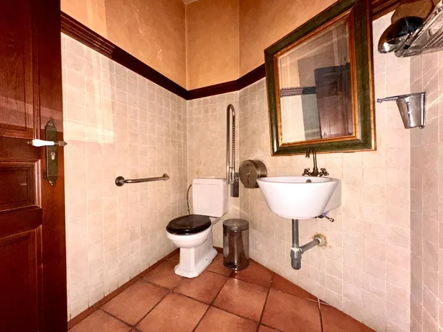 Amplio Negocio en Venta en Ogijares - Oportunidad Única — 12