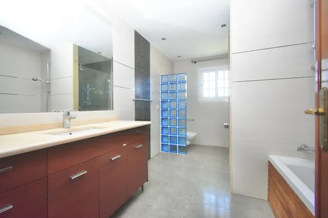 Chalet 5 habitaciones 337m² en venta - Riviera del sol — 28